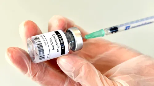 Asistenta acuzată că a dus la pierderea a 60 de doze de vaccin anti-COVID: „Eu am făcut cum mi s-o spus”