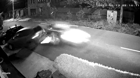 VIDEO | Accident spectaculos produs de o tânără din Orșova, care a intrat în trei mașini. Ce au găsit polițiștii la ea în autoturism