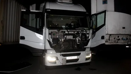 Un român stabilit în Belgia a intrat în comă, după ce a fost prins sub un camion condus de soția sa
