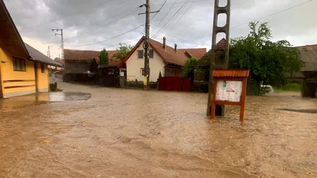 INUNDAȚII. Opt județe sub amenințarea apelor. Unde au intervenit pompierii / Harghita, cel mai grav afectat județ