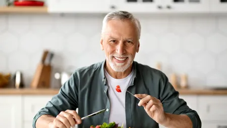 Cele mai sănătoase ALIMENTE de consumat la 60 ani: Conțin acizii grași OMEGA-3, esențiali pentru masa musculară