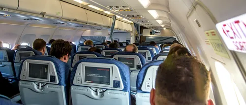 Motivul INCREDIBIL pentru care acești doi pasageri au fost evacuați din avion. Compania aeriană i-a amenințat că-i trece pe „Black list”