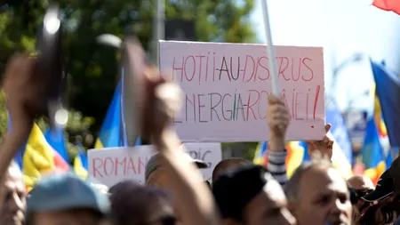 VIDEO | Ce i-a scos în stradă pe oameni la mitingul neasumat (REPORTAJ)