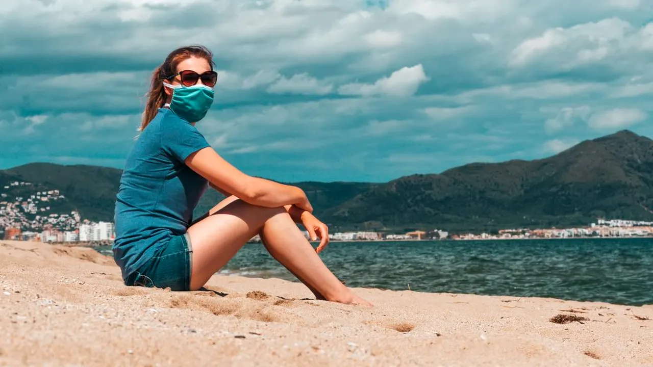 Litoralul, bate-l vina! Mai mulți ieșeni, depistați cu noul COVID-19 după ce fuseseră în concediu la mare sau la munte / Specialiștii explică cum se răspândește virusul într-o cameră de hotel