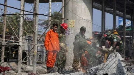 Cel puțin 82 de morți și 700 de răniți după prăbușirea unei clădiri în Bangladesh