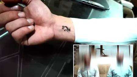 Acești doi bărbați susțin că sunt una și aceeași persoană: „Suntem CĂLĂTORI ÎN TIMP din ani diferiți. Tatuajele noastre dovedesc acest lucru”