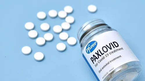 Când ajunge pilula anti-COVID Paxlovid în România și cât va costa. Precizările directorului Terapia Cluj