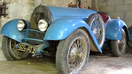 Un Bugatti vechi de 90 de ani a fost descoperit într-un hambar din Franța. Câți bani vrea să obțină norocosul proprietar din vânzarea automobilului