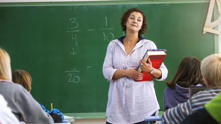 Profesorii care dau MEDITAȚII, obligați să-și facă „firmă” și să emită bon fiscal. Ce condiții impune ANAF