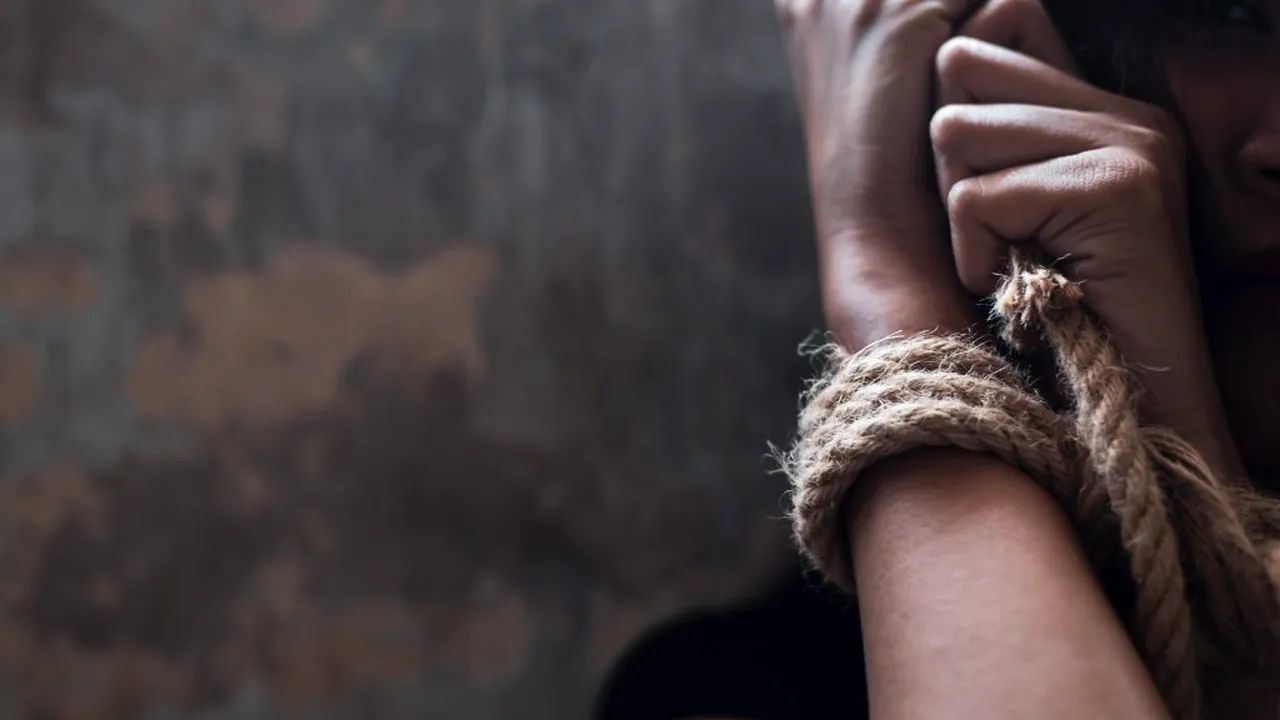 DE NECREZUT. Tânără de 19 ani, amendată după ce și-a sunat familia și a susținut că e răpită. A vrut să facă o glumă