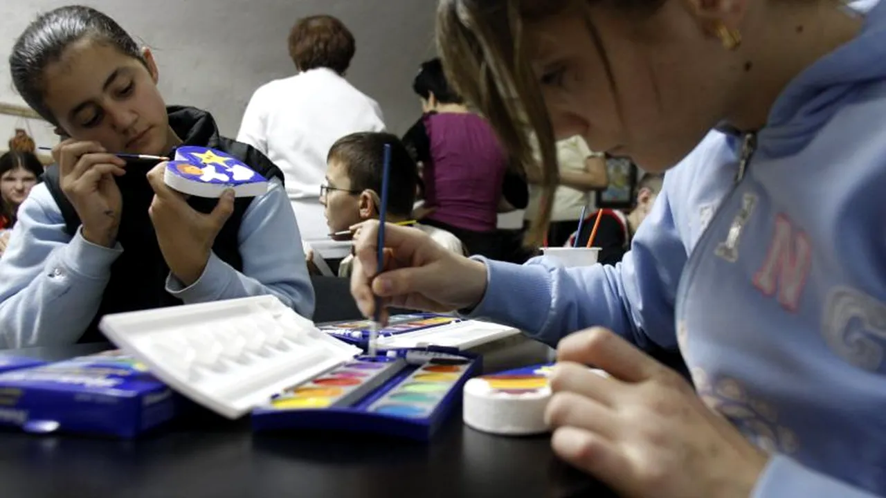 Raport: Fetele cu dizabilități au șanse mai mici decât băieții să primească hrană adecvată și îngrijire