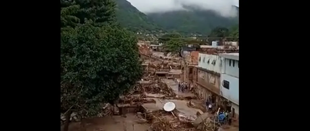Preşedintele Venezuelei a decretat trei zile de doliu naţional după ce 22 de oameni au murit și peste 50 sunt dați dispăruţi în urma unei alunecări de teren