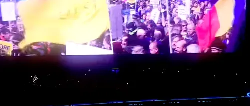 U2 folosește în concerte imagini cu PROTESTELE de la București