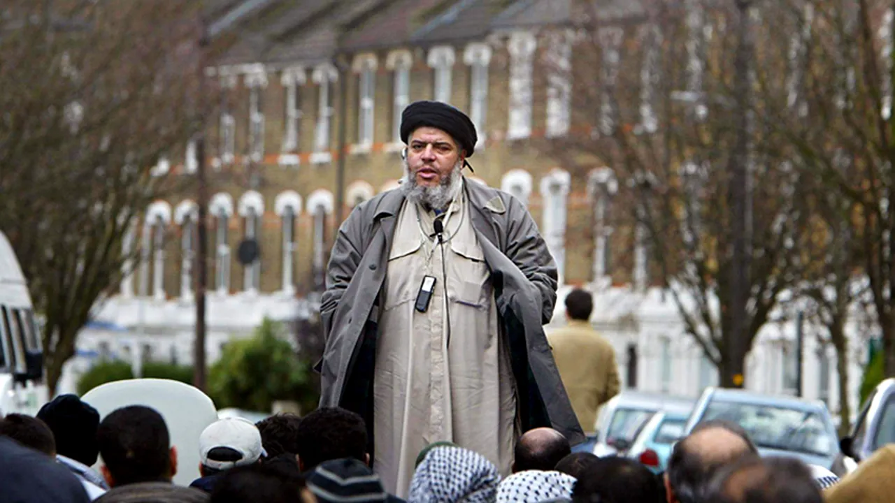 Abu Hamza, ajuns în SUA, va compărea sâmbătă în fața unui magistrat din New York. Islamistul radical va fi acuzat de implicare în atentatele cu bombă împotriva ambasadelor americane