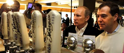 Vladimir Putin și Dmitri Medvedev au băut bere la halbă într-un pub, după manifestația de 1 Mai