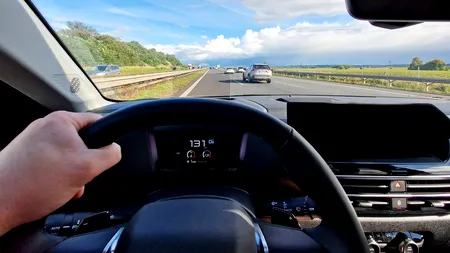 PEDEAPSĂ „maximă” primită de un tânăr șofer prins când „zbura” cu 227 km/h pe Autostrada A3