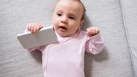 Cercetătorii din Singapore arată cum ecranele dăunează creierului bebelușilor