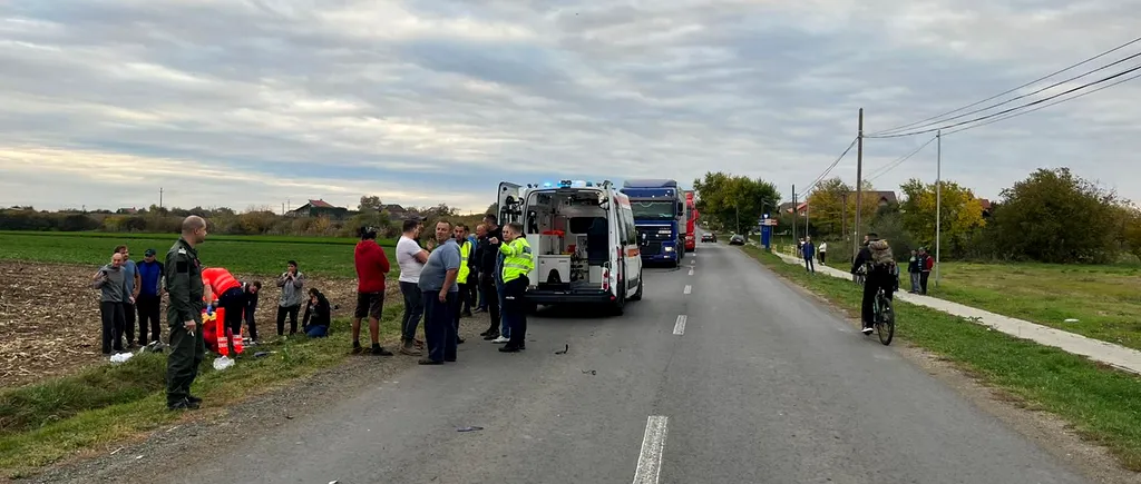 Un motociclist de 29 de ani a murit pe un drum din Arad, după ce a intrat sub roțile unui camion