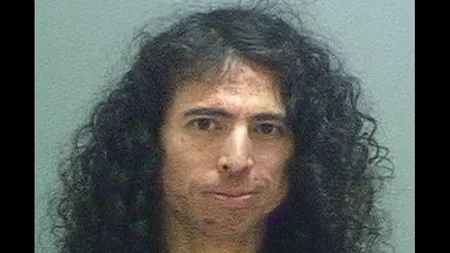 O femeie și-a otrăvit iubitul cu o soluție pentru desfundarea țevilor. Cum l-a păcălit să o bea