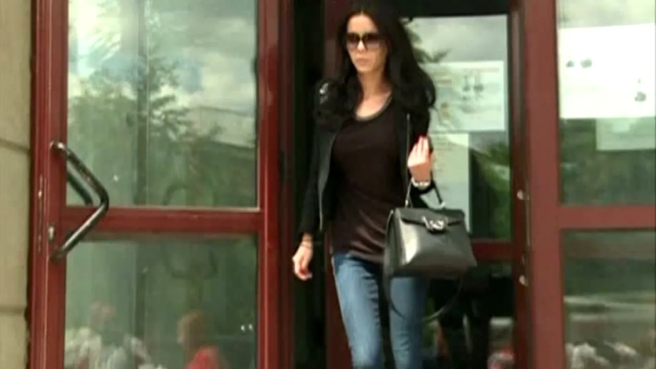 Soția fostului șef de cabinet al lui Sorin Blejnar a fost arestată pentru 29 de zile, în dosarul rețelei de prostituate de lux. Cât câștiga Marta din prostituție