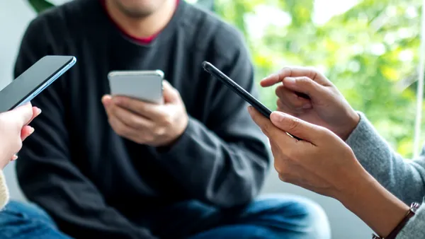 Persoanele care își țin telefoanele pe silențios au aceste trăsături de personalitate