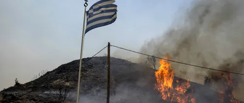 Un ministru elen a DEMISIONAT după ce a plecat în vacanță, în timp ce incendiile făceau ravagii în Grecia