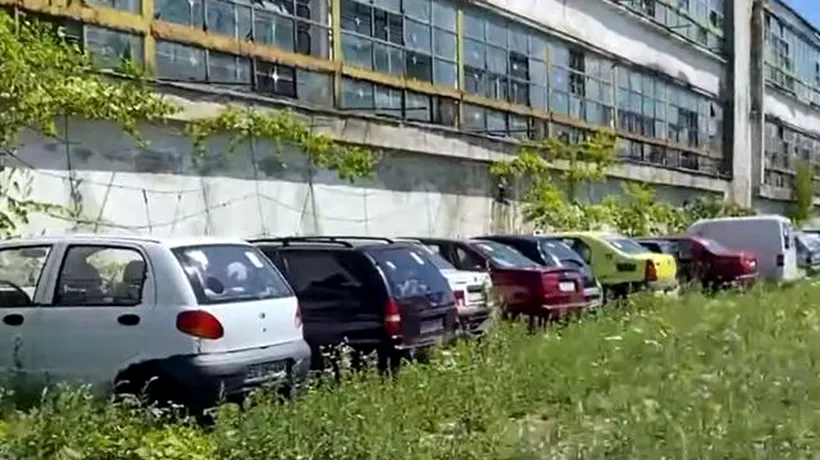 Zeci de mașini abandonate pe străzile din Suceava, scoase la licitație pe câteva sute de euro