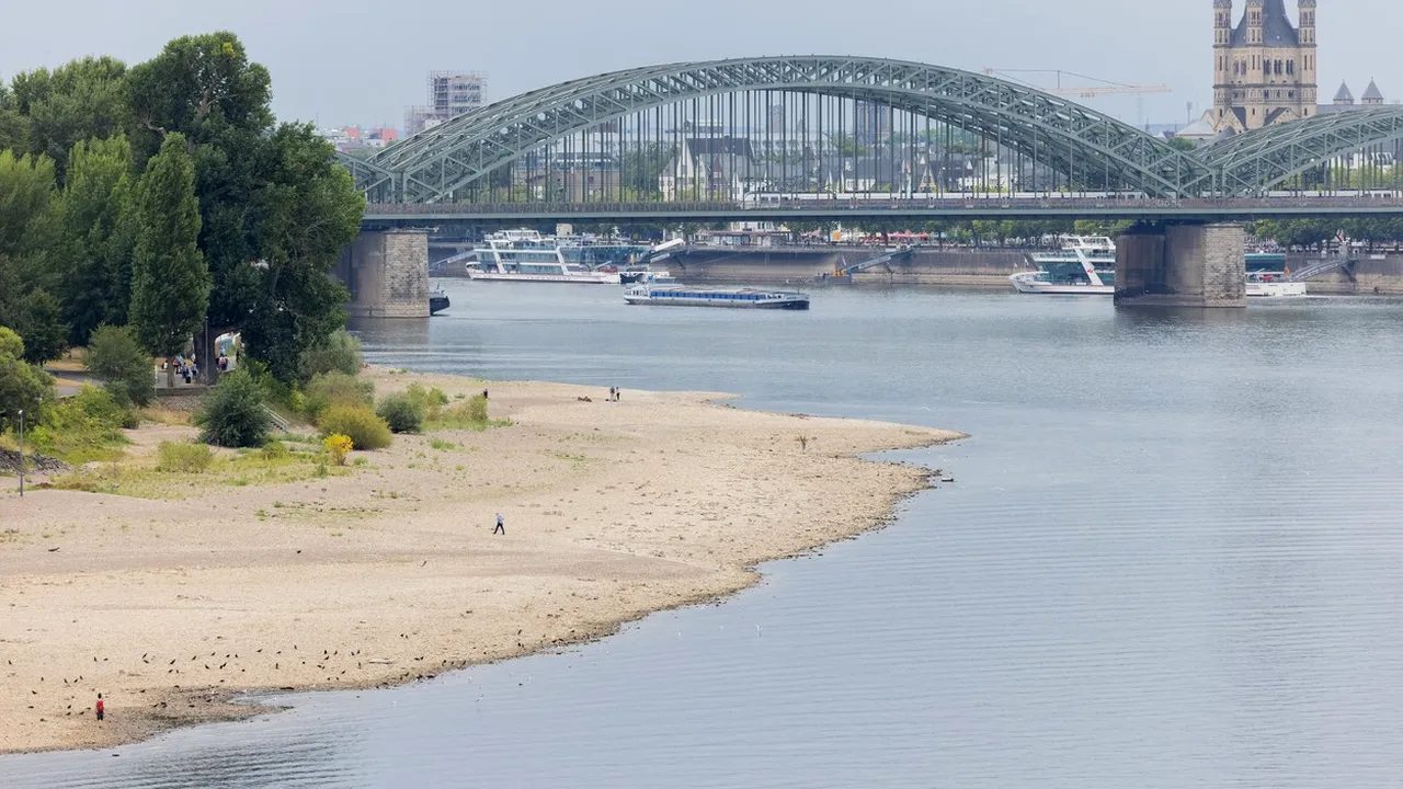 Sute de nave sunt blocate pe tronsonul dintre România și Bulgaria din cauza nivelului extrem de redus al Dunării