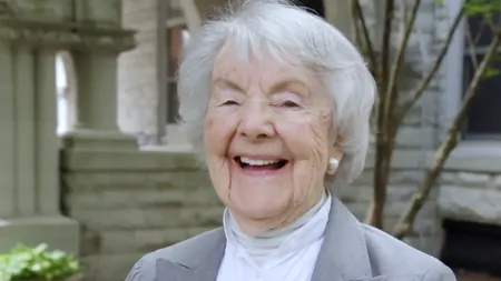 Povestea fantastică a unei femei-supererou. A salvat milioane de vieți și încă o face. „M-am gândit că poate m-aș fi descurcat mai bine dacă eram bărbat, dar asta nu m-a îngrijorat