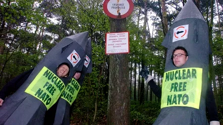 Întrebarea-cheie adresată lui Rasmussen azi la Bruxelles: „Va aduce NATO în România ARME NUCLEARE?