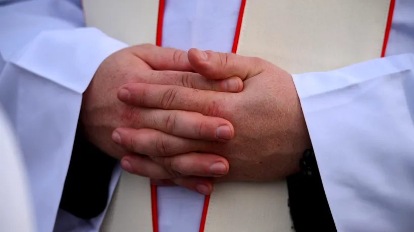 Un preot polonez a fost CONDAMNAT la închisoare, pentru infracțiuni sexuale și furnizare de droguri, după ce un bărbat a leșinat la o orgie în parohie
