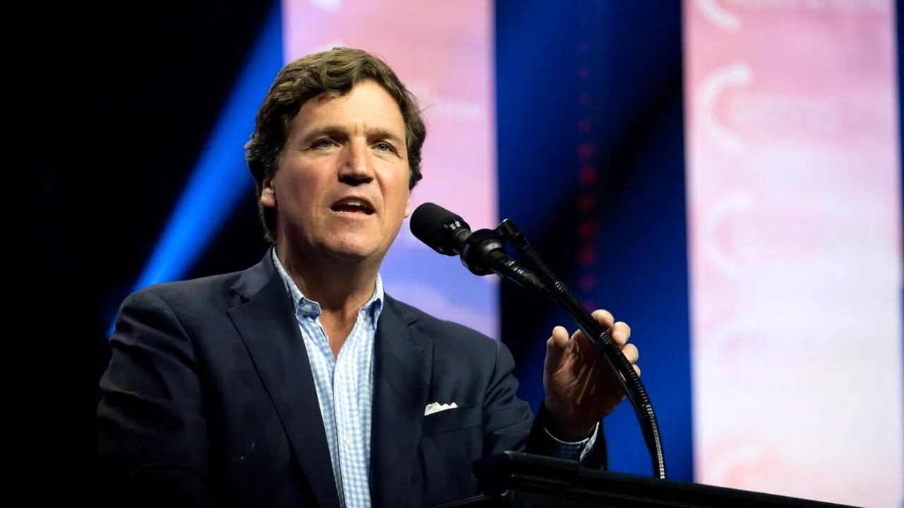 Tucker Carlson i-a luat un interviu lui Serghei LAVROV. În februarie, el a fost criticat pentru un interviu cu Vladimir Putin