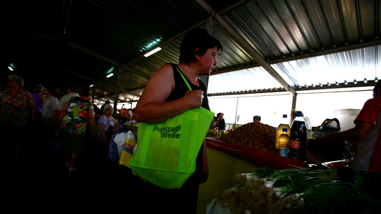 Amenzi de peste 60.000 de lei, aplicate de inspectorii ANPC, sâmbătă, în două piețe din Capitală