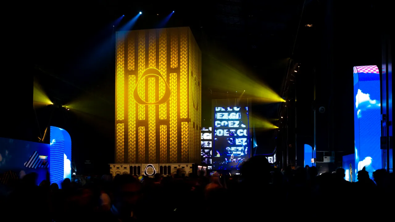 IQOS și SELETTI marchează colaborarea din 2025 prin lansarea unei colecții îndrăznețe, în ediție limitată