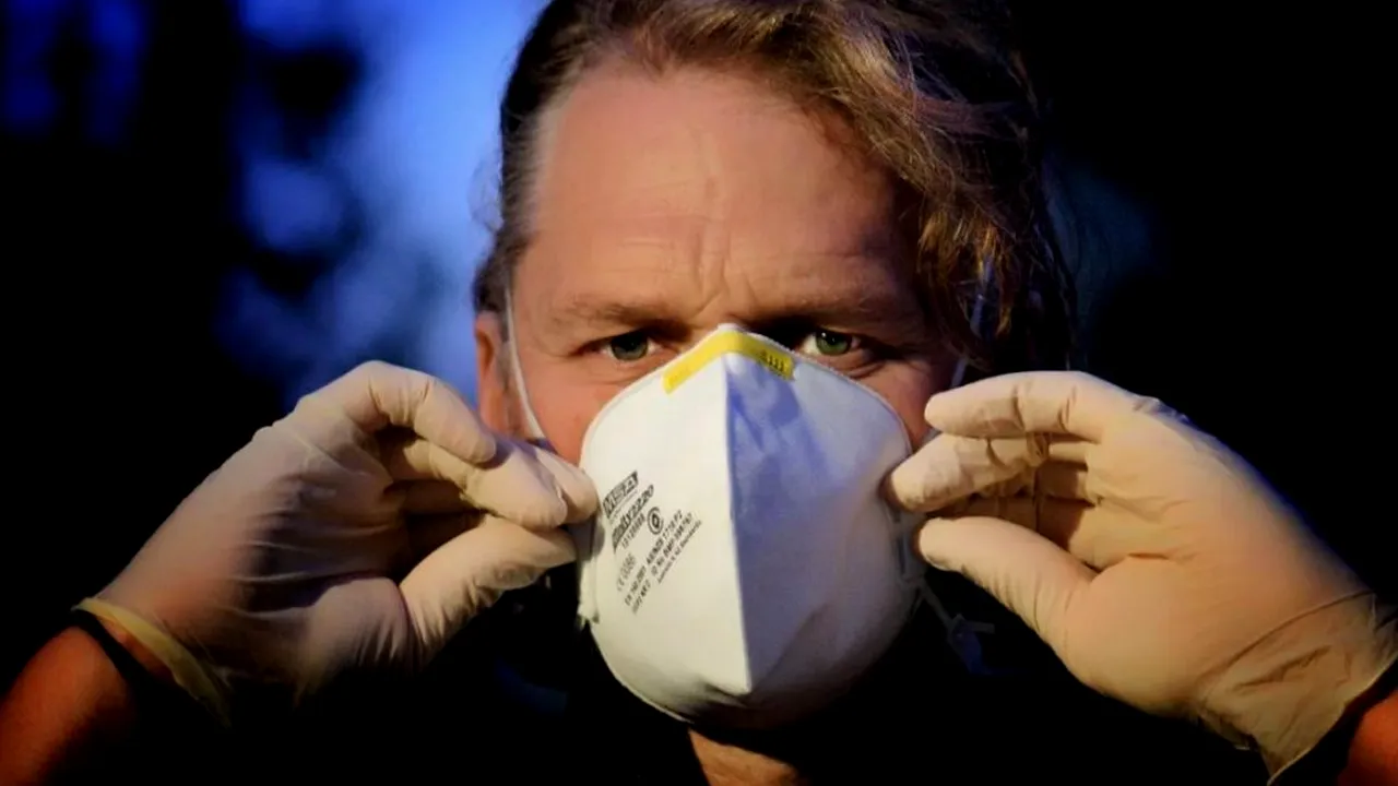 SOLUȚII. Studenții de la Medicină vor să facă viziere și ochelari din PET-uri pentru protecția împotriva COVID-19