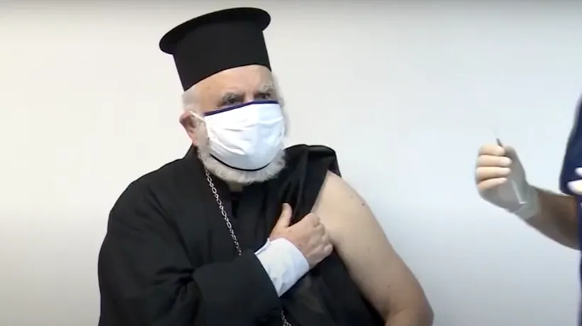 Preot ortodox, printre primii europeni vaccinați anti-COVID-19