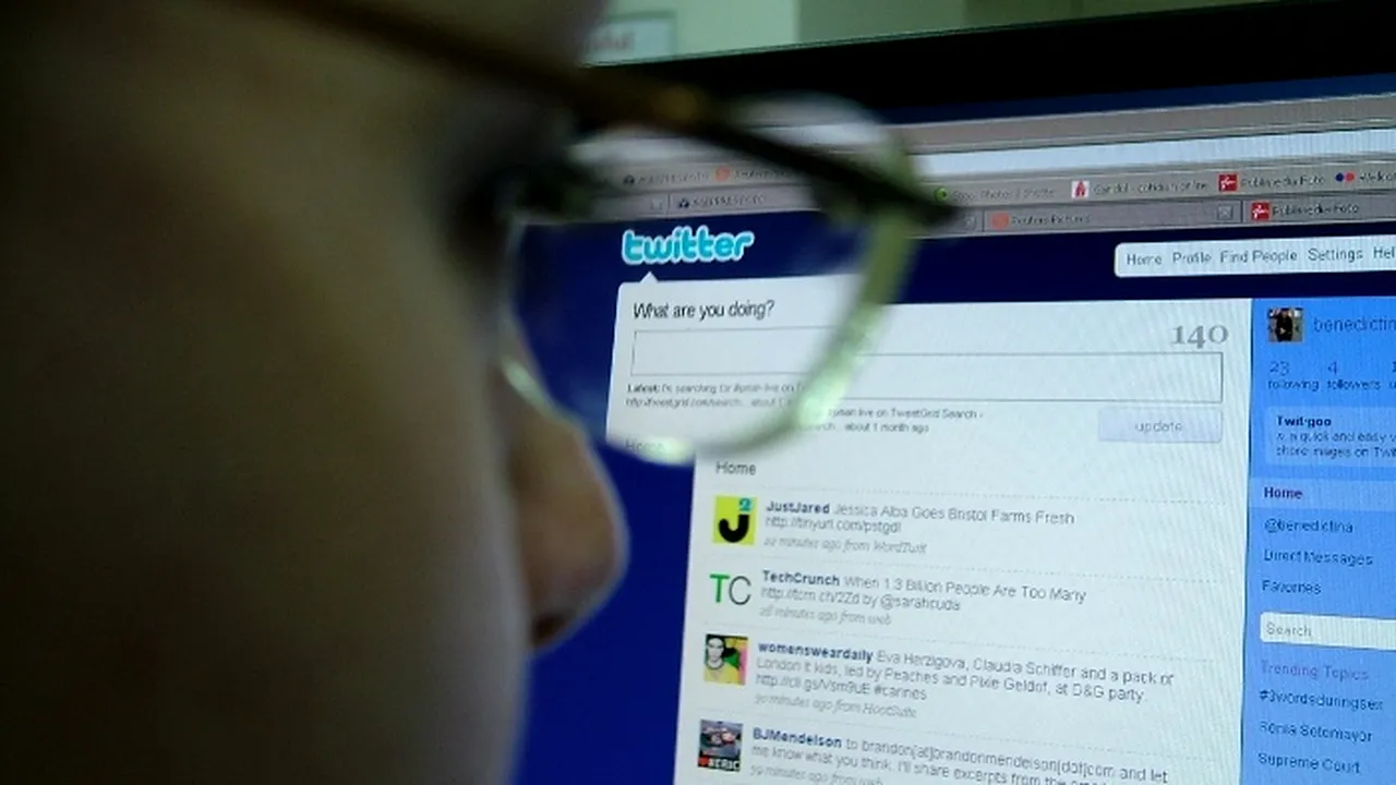 Contul de Twitter al Jeep a fost piratat de hackeri