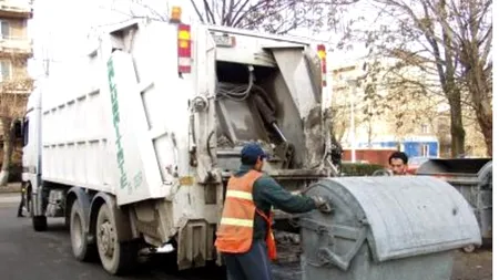 Imagini incredibile la Iași. Ce s-a întâmplat cu o autoutilitară de gunoi
