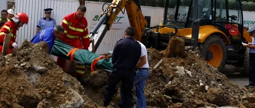 Muncitorul care lucra la o rețea de canalizare, prins sub un mal de pământ, a fost scos mort