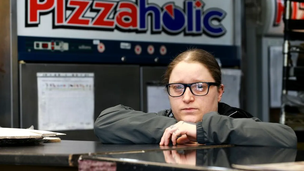 TRAUMATIZATĂ PE VIAȚĂ. Un român din UK a împins-o pe fiica fostului său patron într-un cuptor de pizza | VIDEO