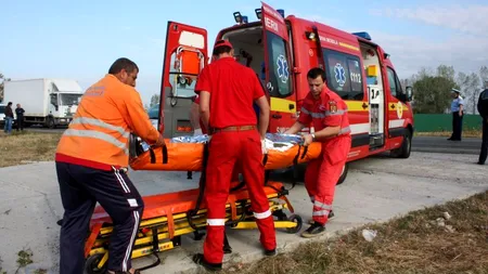 Trei copii cu arsuri în urma unui incendiu, transportați la București cu un avion militar