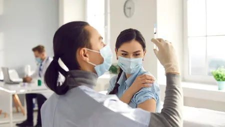 Ministerul Sănătății: Noua formulă a vaccinului COVID-19, disponibilă și pentru schema de vaccinare inițială / Lista completă a centrelor de imunizare