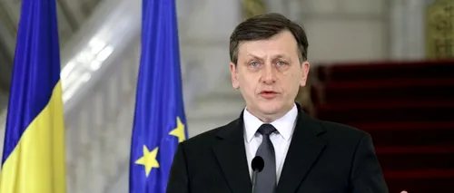 Președintele interimar, Crin Antonescu:  În fond, Traian Băsescu a fost demis. În formă, așteptăm verdictul CCR. Băsescu trebuia să demisioneze. Eu am luat o decizie