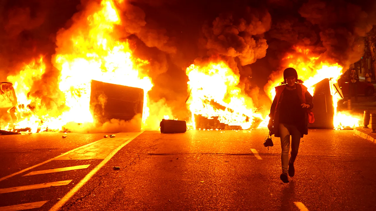 VIDEO | REVOLTĂ și în Papua Noua Guinee. 15 morți în violențele care au cuprins țara