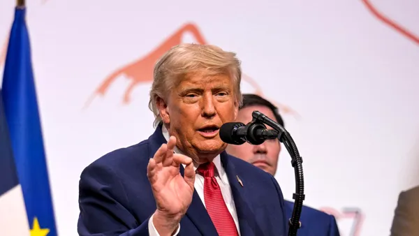 Donald Trump anunță că reîncepe războiul din Iran și acordul cade. „E doar o pierdere de timp să am de-a face cu ei”