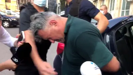 Primele imagini cu taximetristul care și-a ucis soția educatoare. A fost adus încătușat la Poliție (VIDEO)