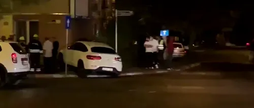 Accident între doi bolizi de lux, într-o intersecție din centrul orașului Pitești. Două persoane au fost rănite (VIDEO)