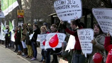 Lanț uman de 35 de kilometri în semn de protest al profesorilor danezi față de închiderea unor școli
