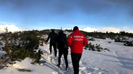 Doi turiști au pornit pe munte, la altitudine de 2.000 de metri „în colanți și cu glezna goală”. Șeful Salvamont Neamț: „Asta într-adevăr ne-a șocat”