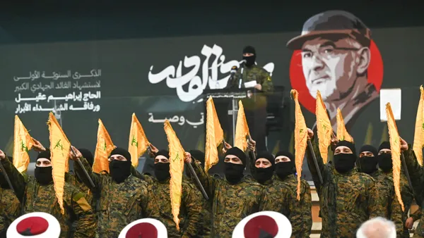 Libanul interzice grupării Hezbollah să folosească armele în Beirut, în plin bombardament israelian. Pacea din Orient, pusă sub semnul întrebării